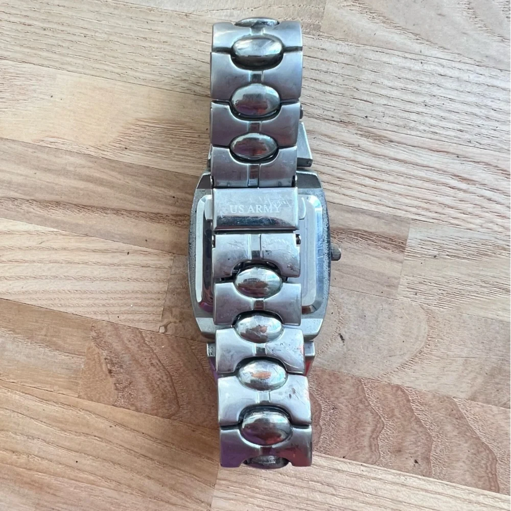US Army mens watch NEW BATTERY